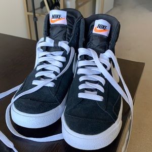 6.5Y/size 8 women - Nike Blazers